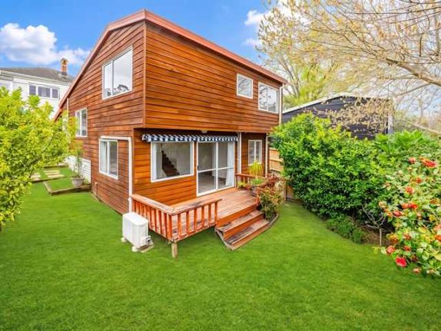 House for sale in Birkenhead, Kaipātiki