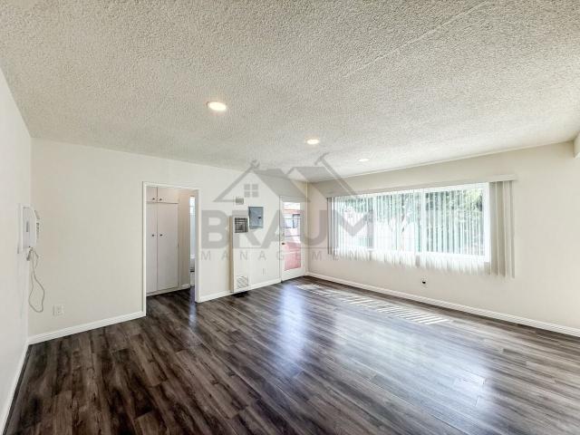 Apartment for rent in Lake Balboa Neighborhood Council District, Canoga Park