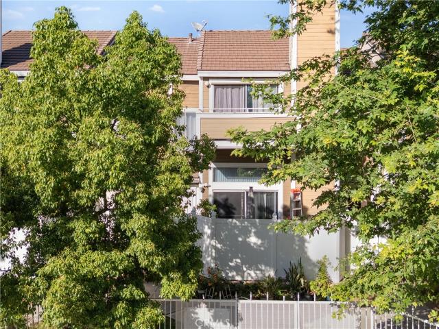 Condo for sale in San Fernando, California