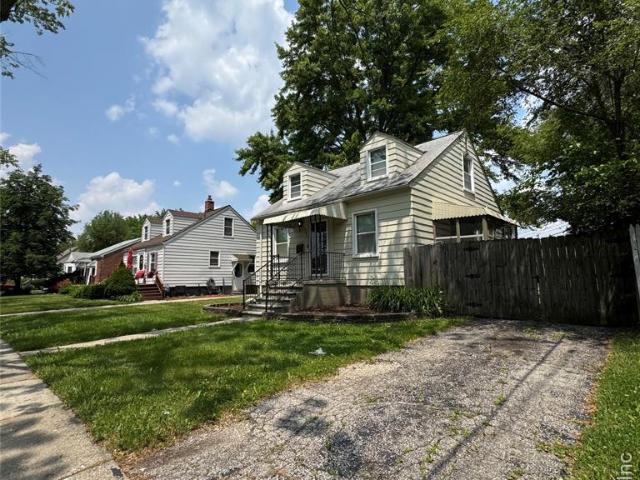 House for sale in Harper Woods