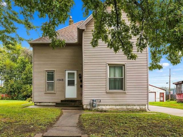 House for sale in Waterloo, Black Hawk County