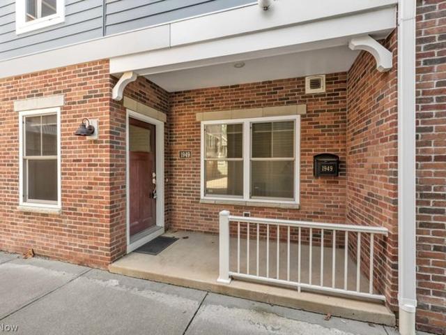 Townhouse for sale in Detroit - Shoreway, Cleveland