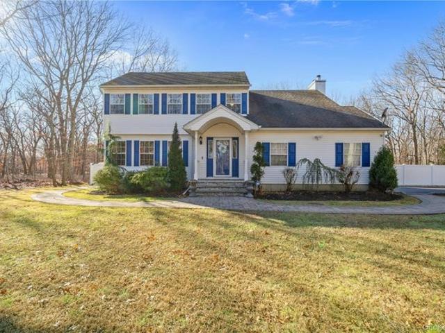 House for sale in Miller Place, New York