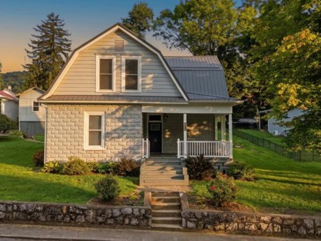 House for sale in Gate City, Scott County