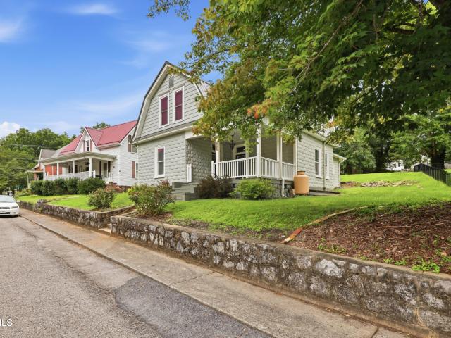 House for sale in Gate City, Scott County