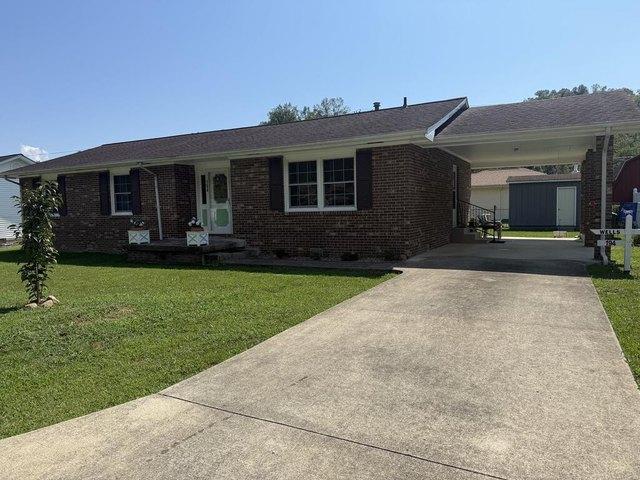 House for sale in Van Lear, Kentucky