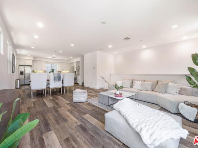 Townhouse for sale in Northridge West Neighborhood Council District, Canoga Park