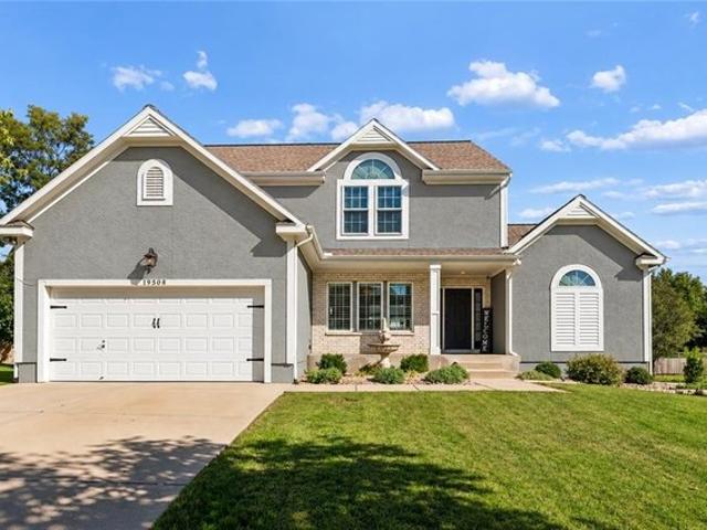 House for sale in Canyon Creek Point Community, Lenexa