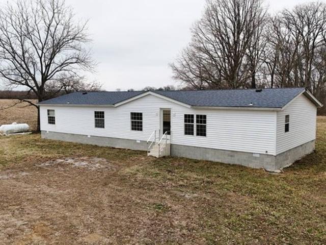 House for sale in Fairfield, Illinois