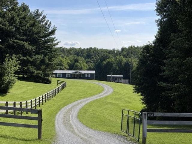 House for sale in Hustonville, Kentucky