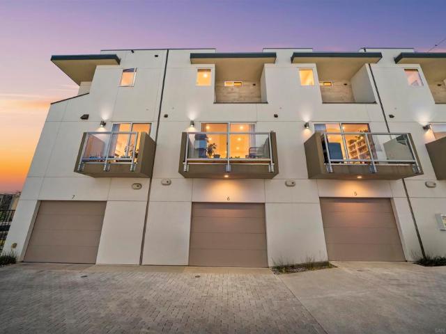 Townhouse for sale in Pacific Beach, San Diego