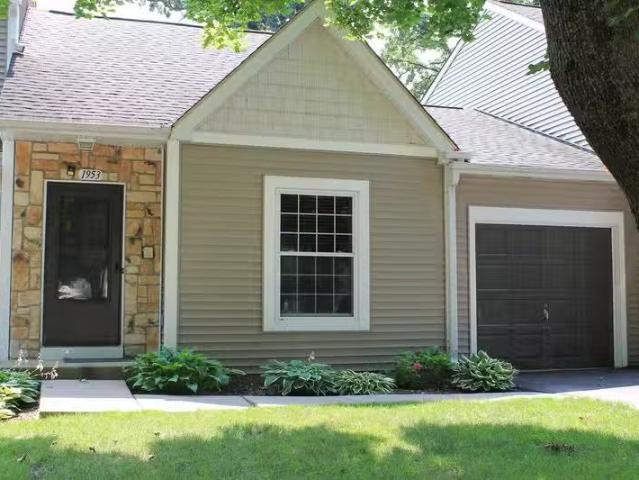 Condo for sale in Elgin Condo for sale in Elgin