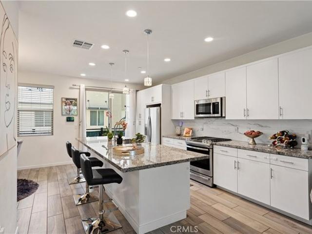 Townhouse for sale in Canoga Park, California