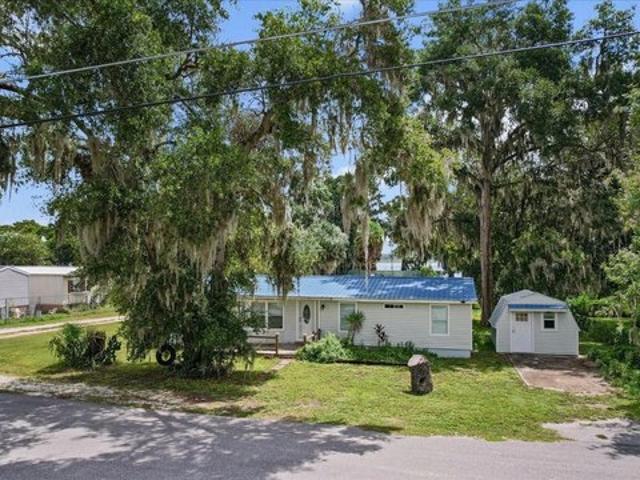 House for sale in Lake Panasoffkee, Florida