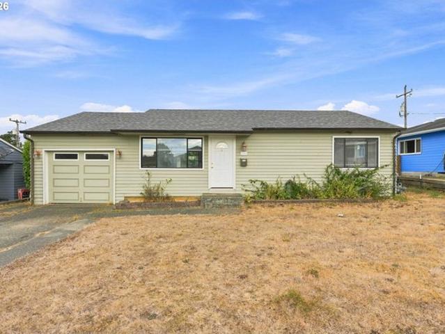 House for sale in North Bend, Coos County