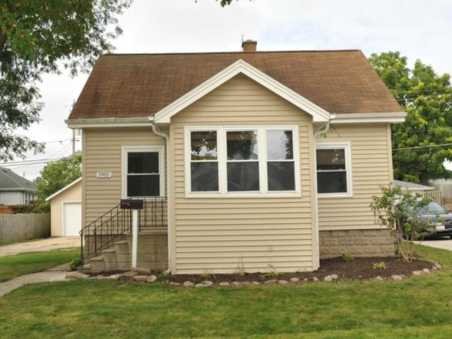 House for sale in Woodlawn Manor, West Allis
