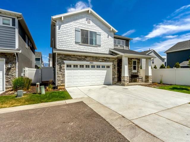 House for sale in Syracuse, Utah