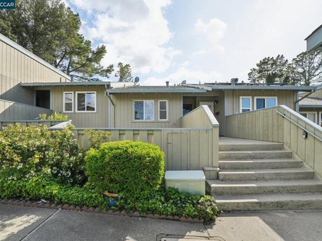 Townhouse for sale in Moraga, California