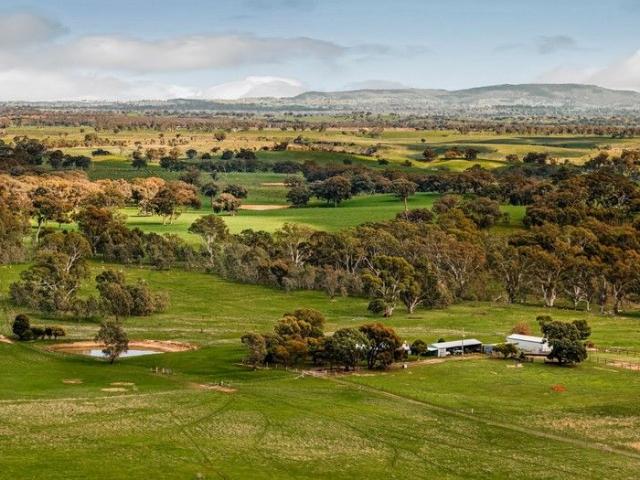 Cottage for sale in Glenhope, Victoria