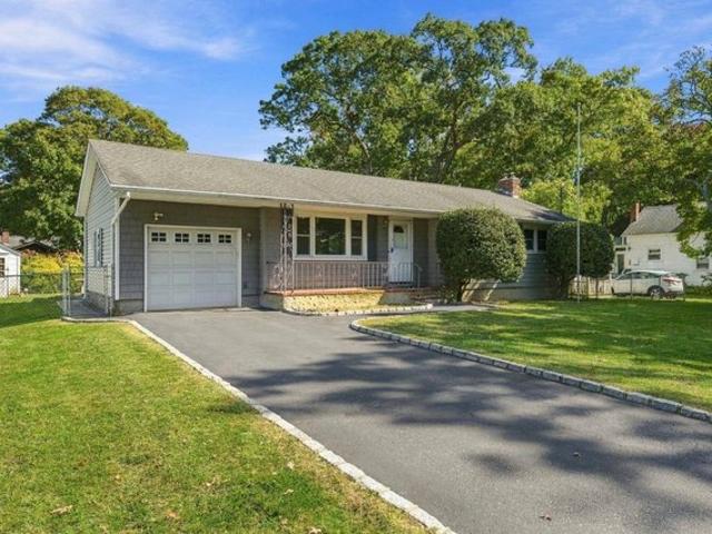 House for sale in Mastic Beach, Town of Brookhaven
