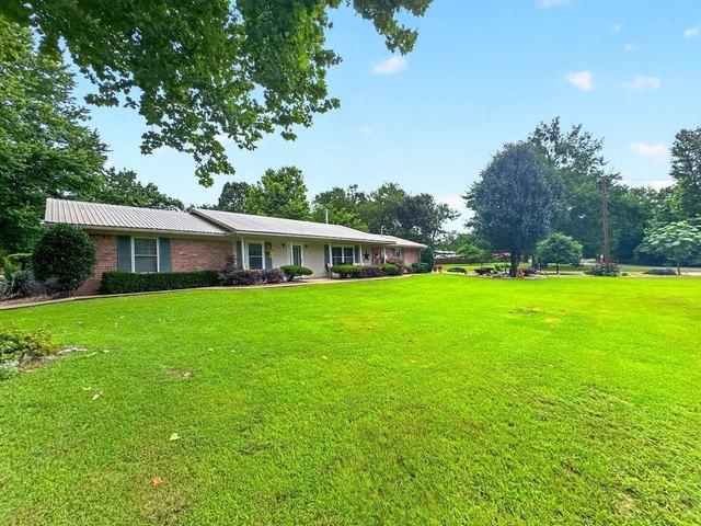 House for sale in Hughes Springs, Texas