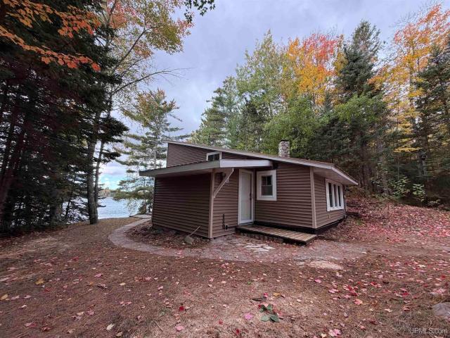 House for sale in Sand River, Onota Township