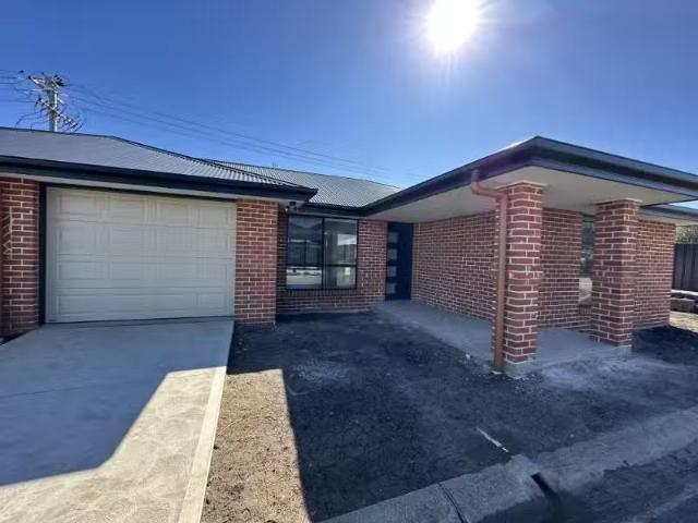 Condo for rent in Piallamore, New South Wales