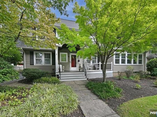 House for sale in Ridgewood Junction, Glen Rock