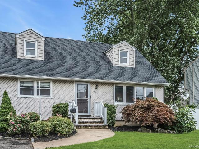 House for sale in West Babylon, Town of Babylon