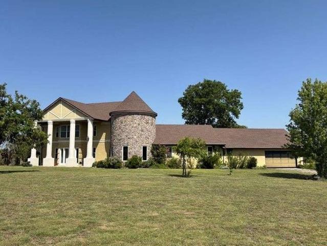 House for sale in Whitewright, Texas