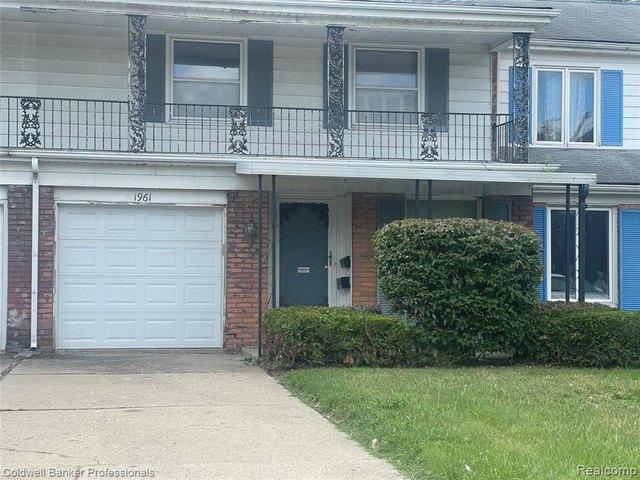 Townhouse for sale in Burton, Michigan