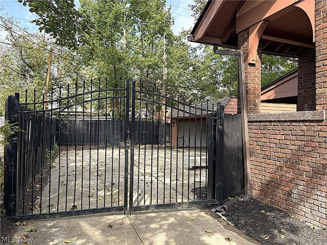 House for sale in Sussex, Shaker Heights