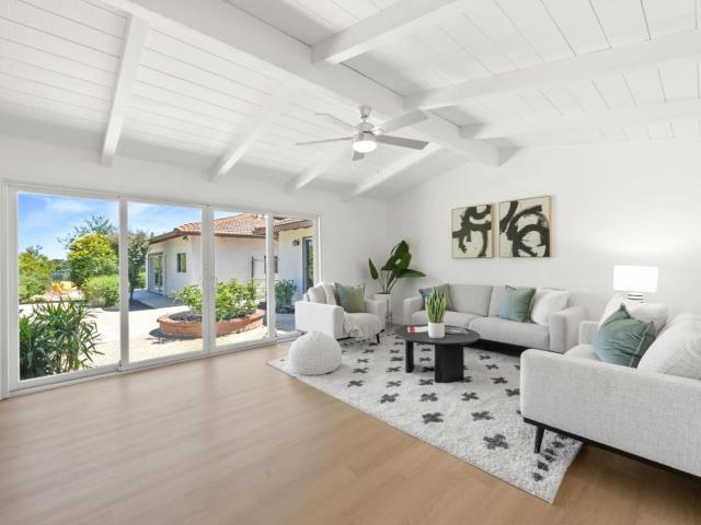 House for sale in Saratoga