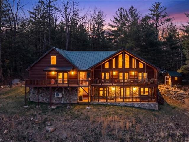 House for sale in Purlear, North Carolina