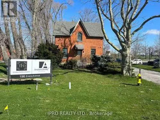 House for rent in Etobicoke