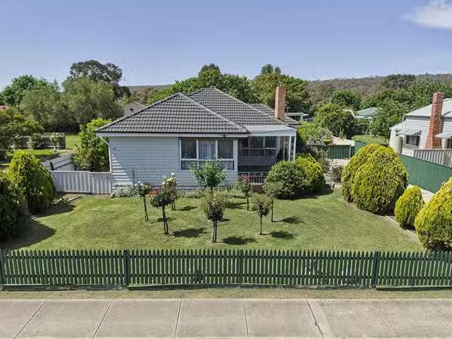 House for rent in Heathcote, Victoria
