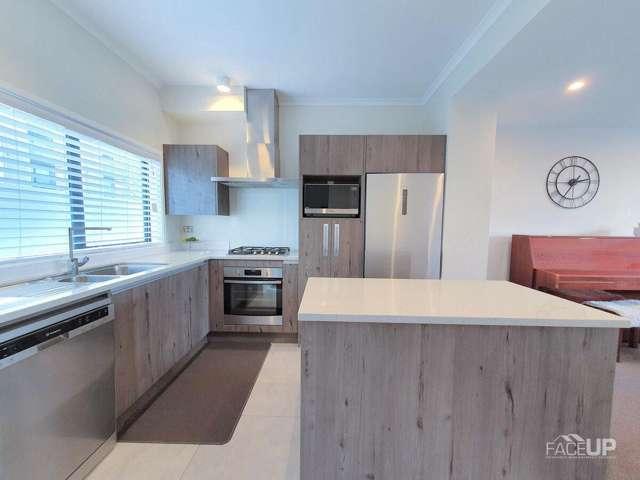 Townhouse for rent in Paremoremo