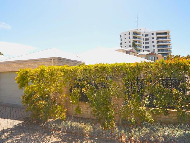 Apartment for sale in Parklands, Western Australia
