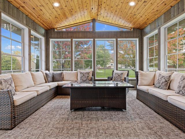 House for sale in Charleswood, Farmington