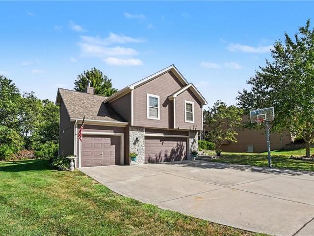House for sale in Harbor Lake, Smithville