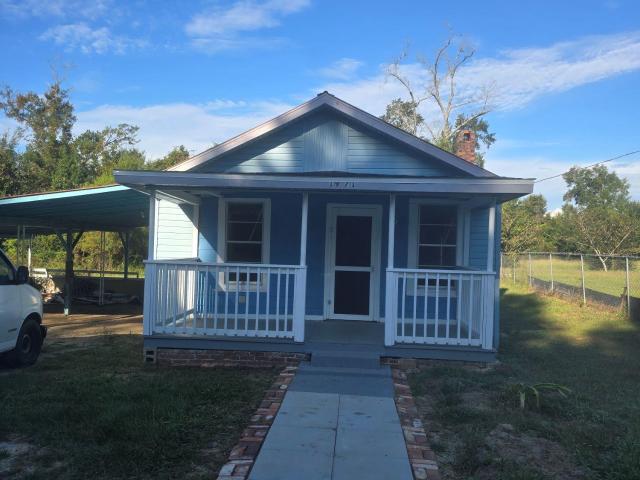 House for sale in Sneads, Florida