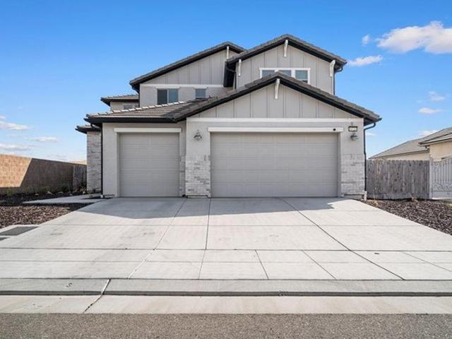 House for sale in Friant, Fresno County