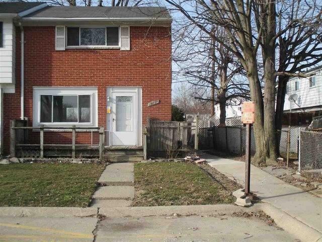 Townhouse for sale in Clinton Township, Michigan
