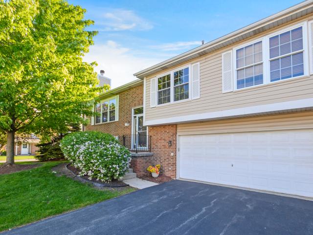 Townhouse for sale in Mokena, Illinois