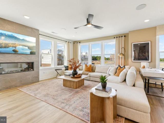 Condo for sale in Belmont Overlook, Belmont