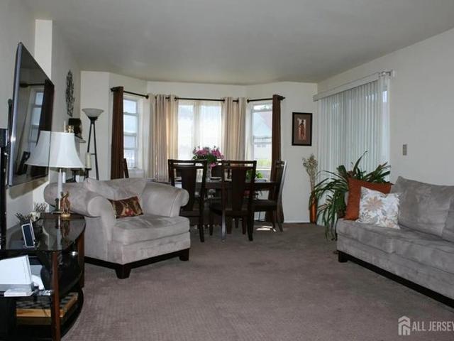 Townhouse for sale in Piscataway, New Jersey