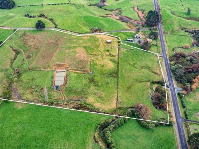 Property for sale in Awhitu