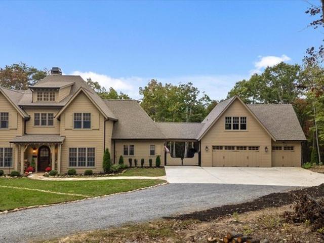 House for sale in Signal Mountain, East Tennessee