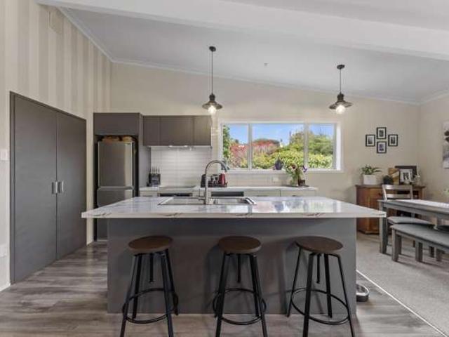 House for sale in Otakou