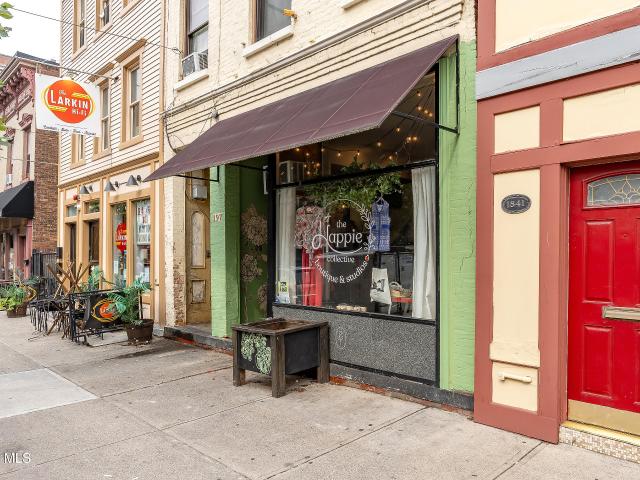 Commercial for sale in Albany